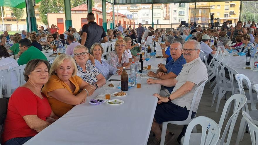 Paella de la Gent Gran en las fiestas de Tavernes de la Valldigna