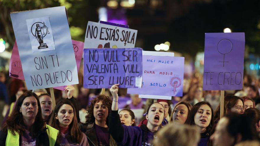 El calvario de una víctima de violencia de género que vive al lado del agresor