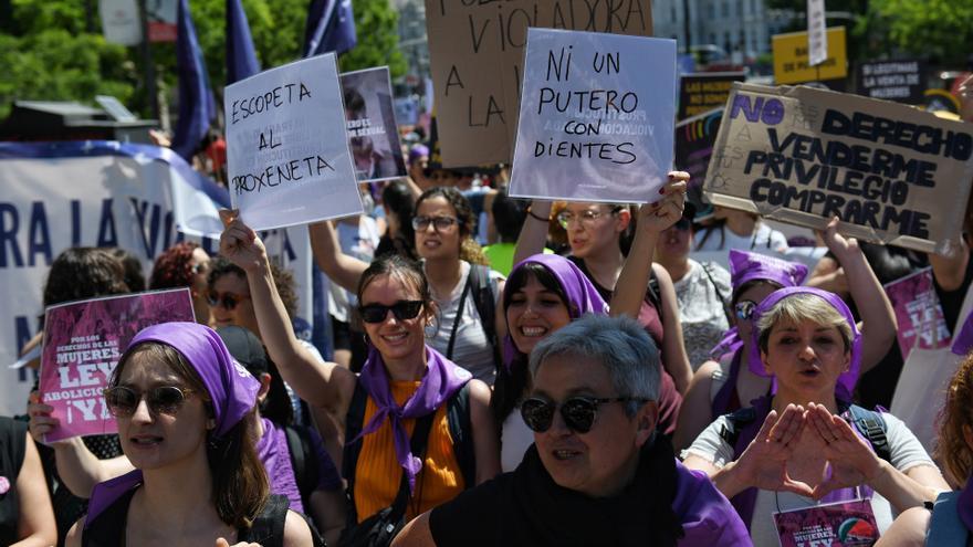 La prostitución pasa de las calles a Internet: &quot;el anonimato lo hace más difícil de perseguir&quot;