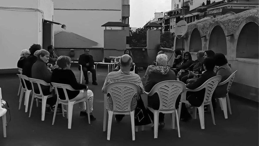 El club de lectura de la Biblioteca de Xàtiva conversará este miércoles sobre «La veu d’un poble», de Pau Alabajos