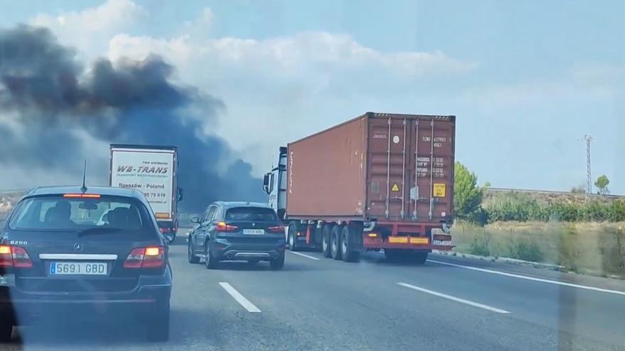 Arde un camión en la A-7