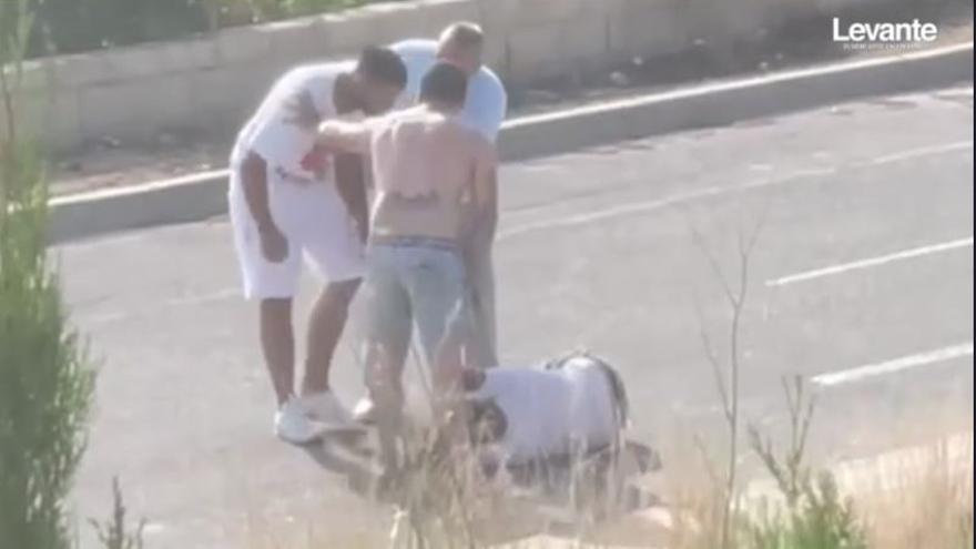 Tres hombres propinan una brutal paliza a otro a plena luz del día en Llíria
