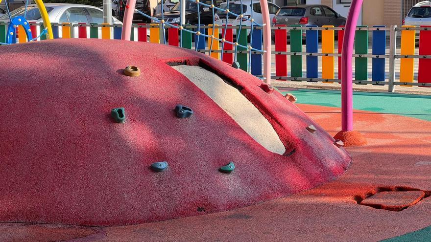 El PSPV de Oliva denuncia la el &quot;mal estado&quot; de los parques infantiles