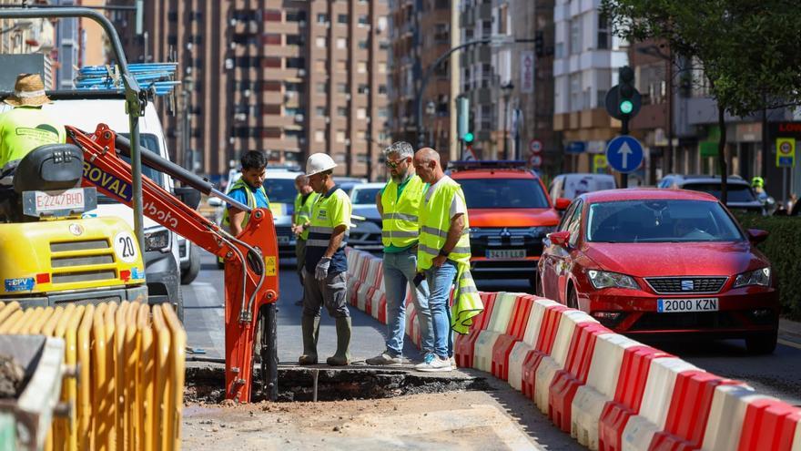 Una tubería revienta y colapsa Peset Aleixandre