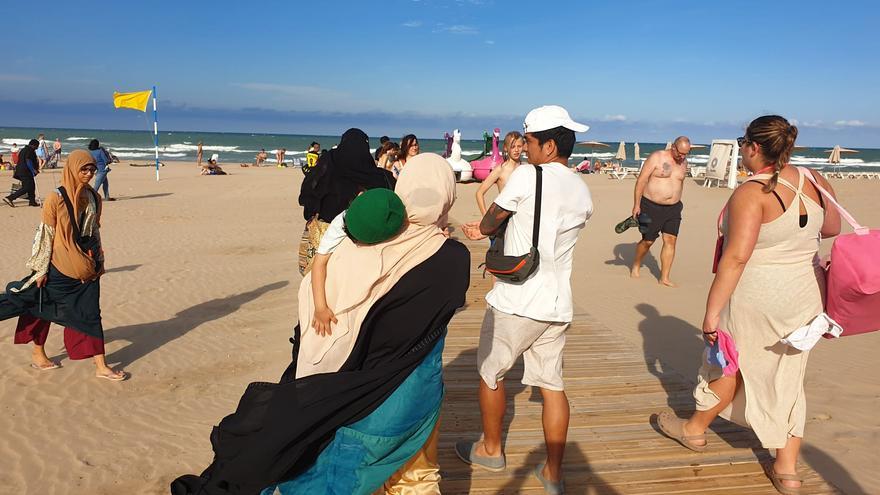 Así ha sido el encuentro de niños con el mar que nunca antes habían visto