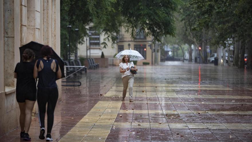 Las lluvias descargan en la Canal de Navarrés y la Costera