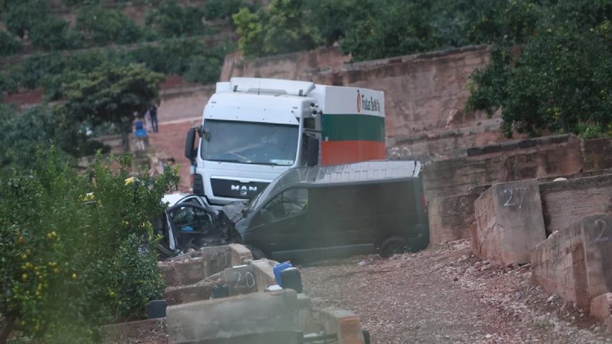 Un camión arrolla y mata a tres temporeros en Benifairó de les Valls