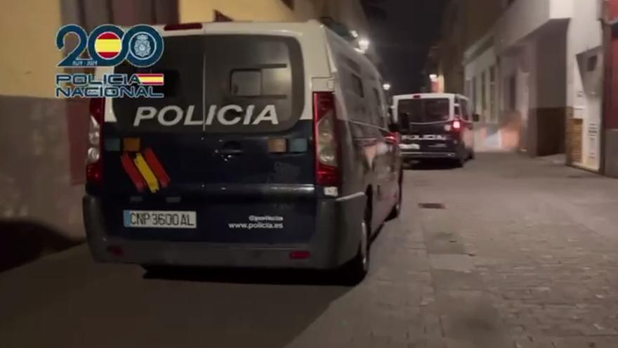 Operativo de la Policía Nacional que detuvo a una persona presuntamente implicada en una trama de prostitución infantil
