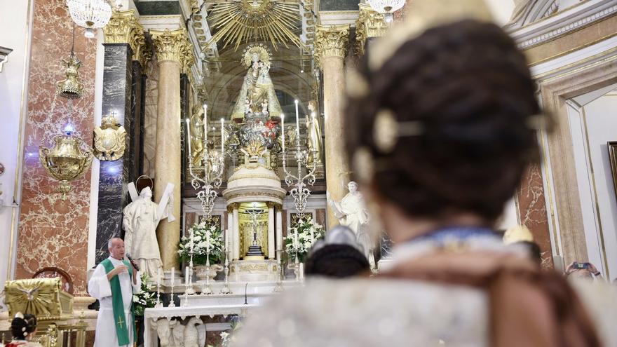 Las candidatas a Fallera Mayor 2025 se estrenan ante la Virgen