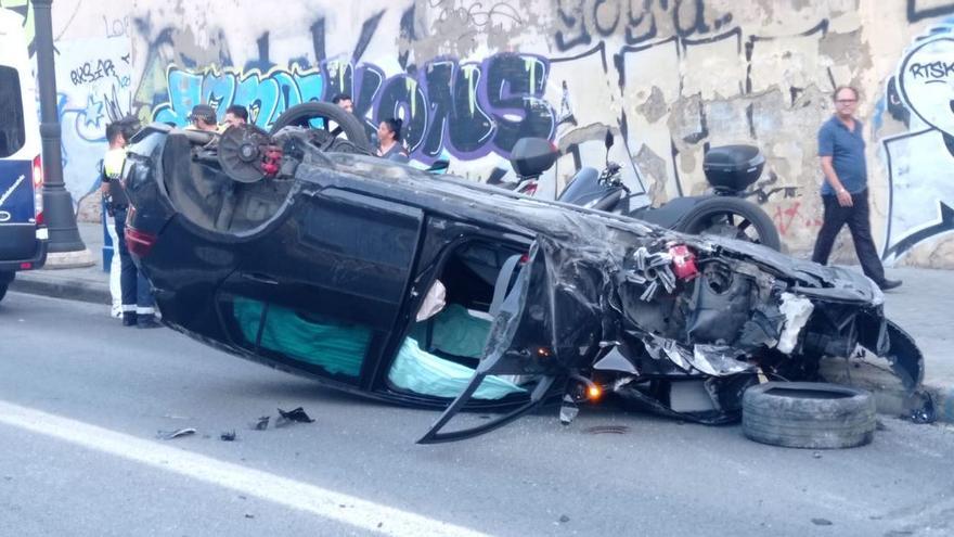 Aparatoso accidente en València: 官方澳洲五开奖结果体彩网-澳洲幸运5-澳洲幸运五开奖号码结果+开奖官网直播 un coche se estrella a gran velocidad junto al túnel de Blanquerías