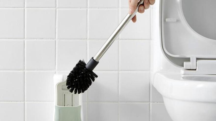 La regla de oro para limpiar el baño y dejarlo reluciente durante días