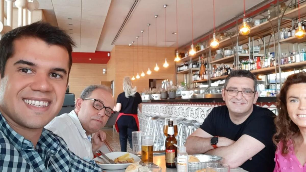Nacho Mangut, de Pasapalabra, en primer plano en una celebración.
