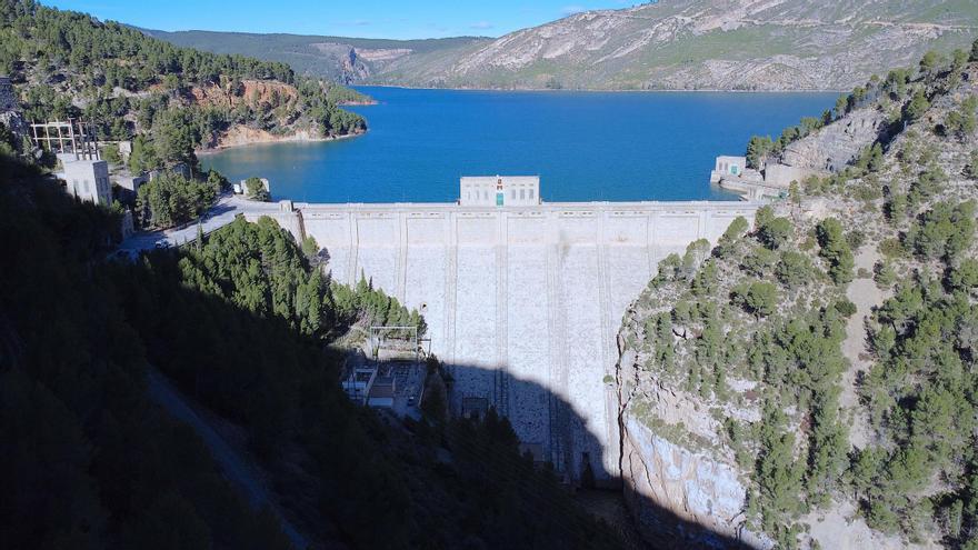 El embalse de Benagéber: paisaje del agua en el Alto Turia