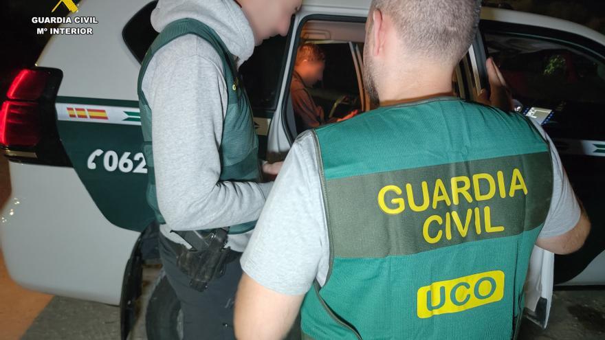 Este es el momento en el que la Guardia Civil detiene a Karim, el presunto asesino de los dos guardia civiles de Barbate