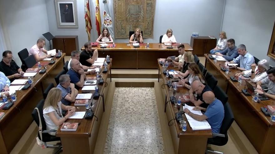 PSPV y Aldeas infligen la primera derrota al PP en Requena y recuperan 50.000 euros para bonos de comercio