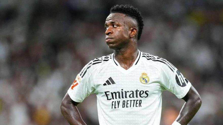 El Real Madrid denuncia nuevos ataques racistas contra Vinicius en redes sociales. &quot;Aunque la mona se vista de seda…&quot;
