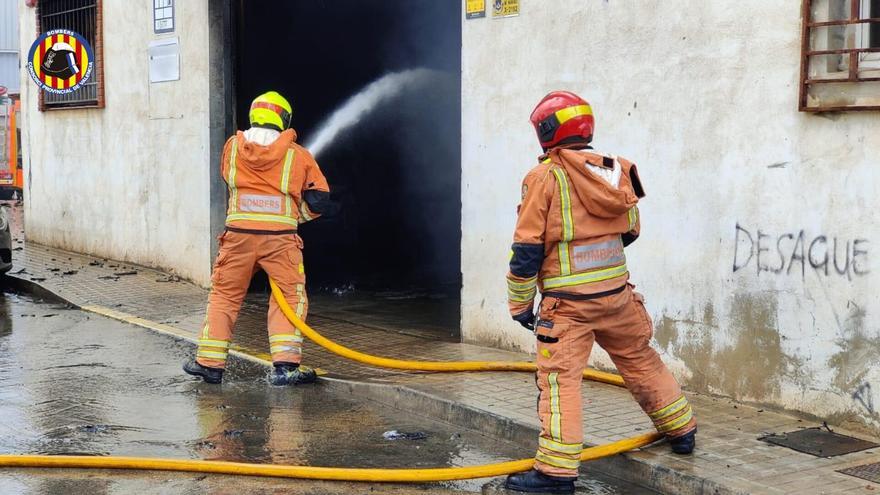 Incendio industrial en Manises