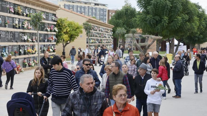 La pandemia se ceba con Todos los Santos: 100.000 visitantes menos que otros años en los cementerios de València