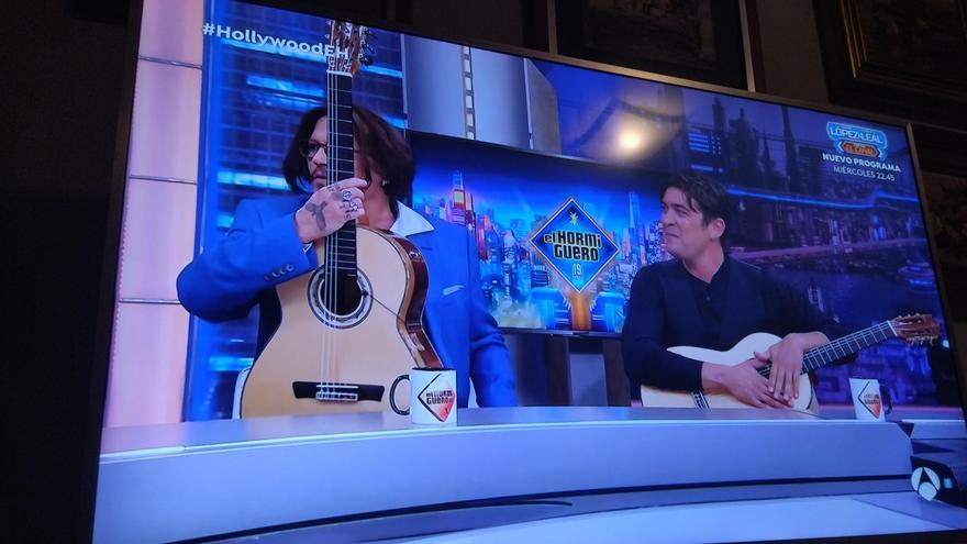 Johnny Depp ya tiene su guitarra de Gata de Gorgos